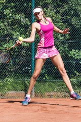http://tennis.hsuhr.eu/cache/_240x240//LauraBente/2015-08-20%2014-43-32r.jpg